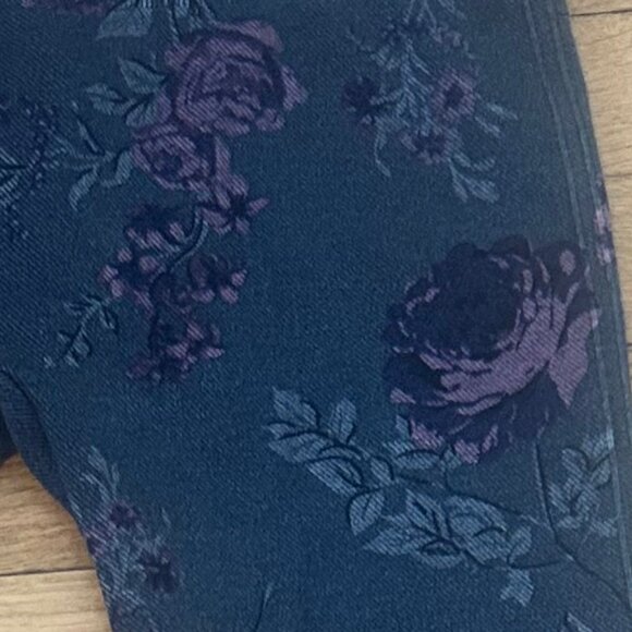 HUE women's leggings floral print pink/purple/grey M/L NWT! - Picture 2 of 7